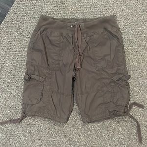 G.H Bass& Co. women’s s cargo Bermuda shorts size Large.